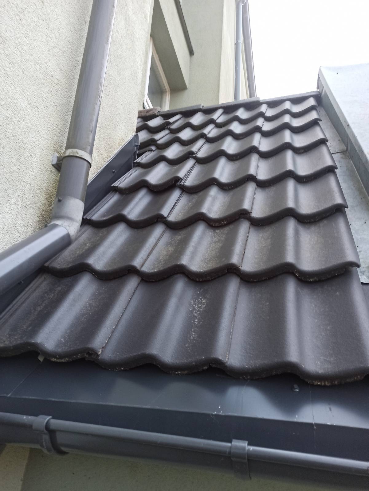 Dachówki świeżo po wyczyszczeniu