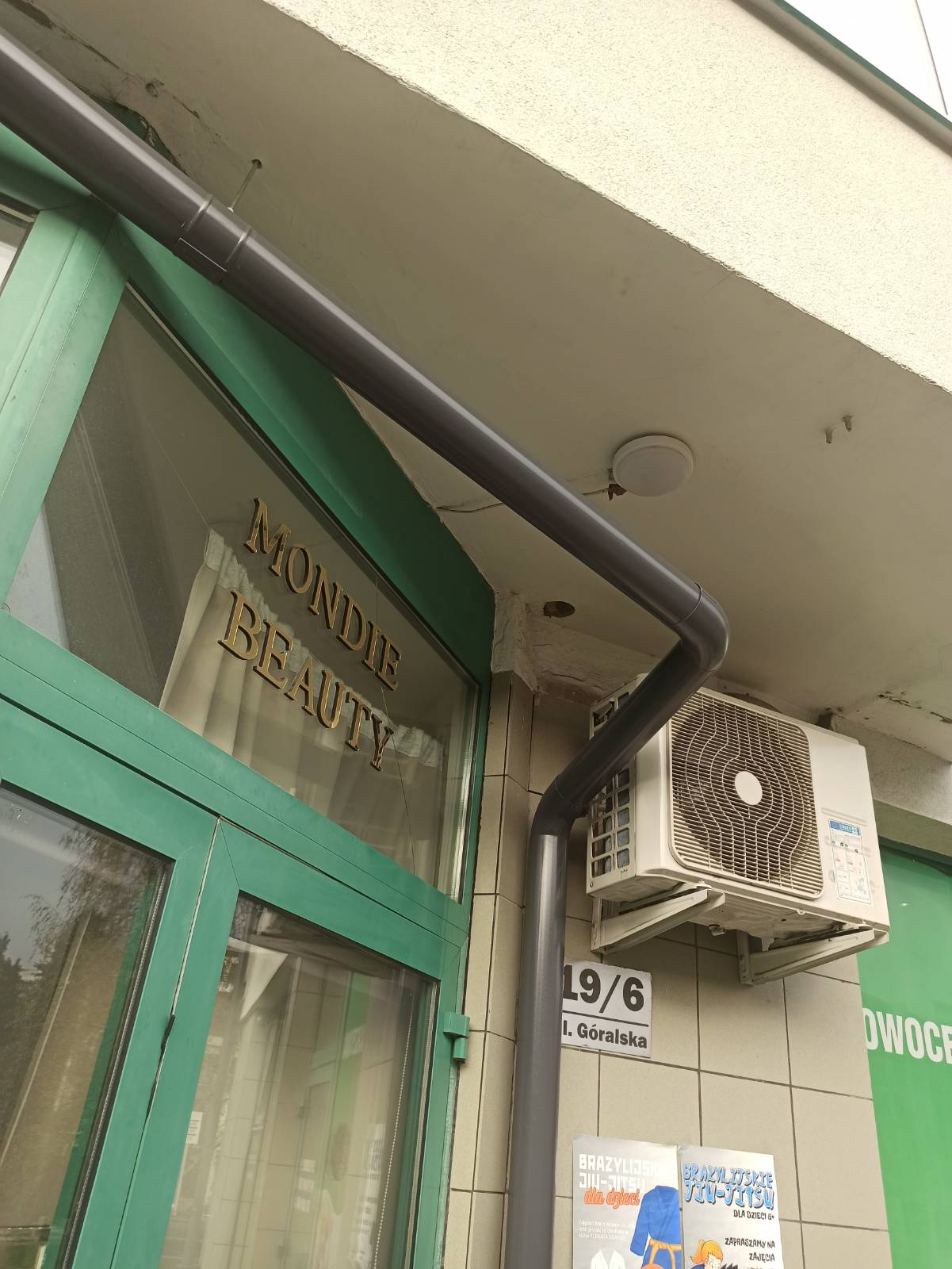 Nowy odpływ rury spustowej