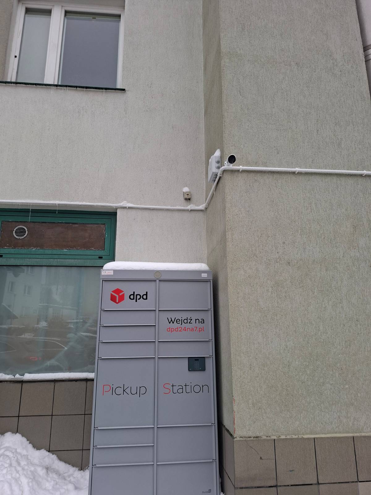 Kamera z widokiem na parking przed budynkiem Góralska 13