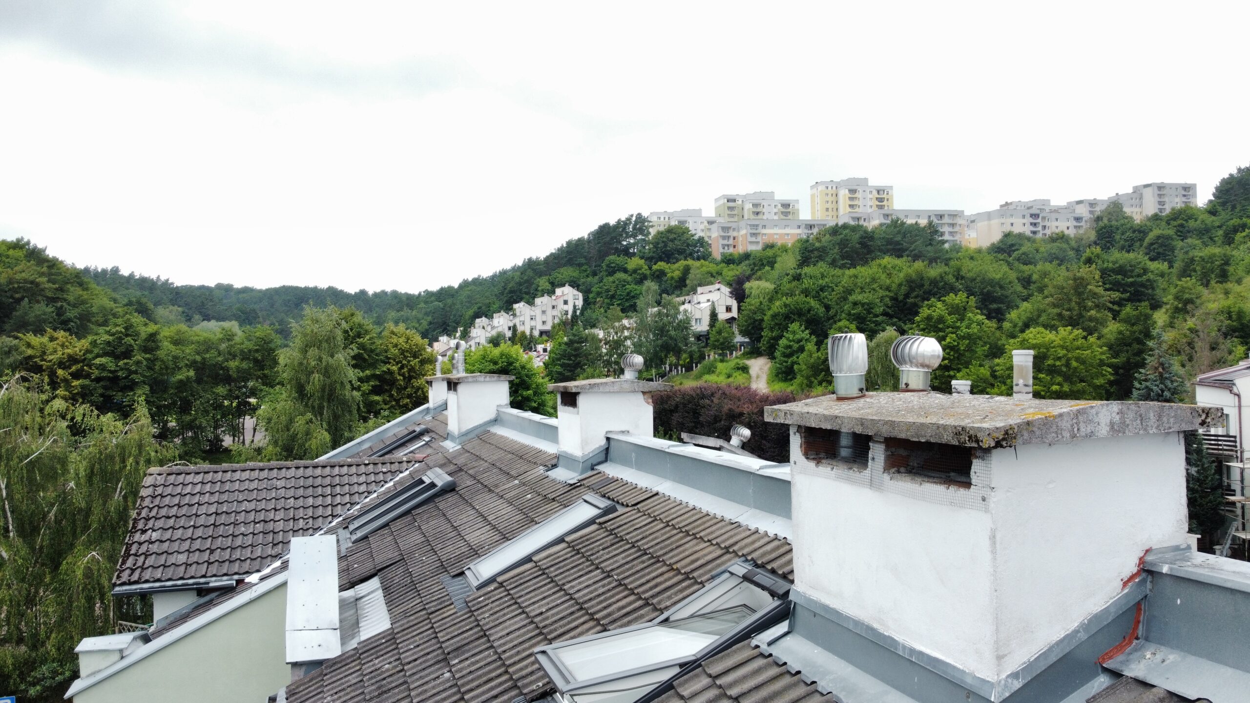 Nowa nasada kominowa nad budynkiem Niedźwiednik 37C
