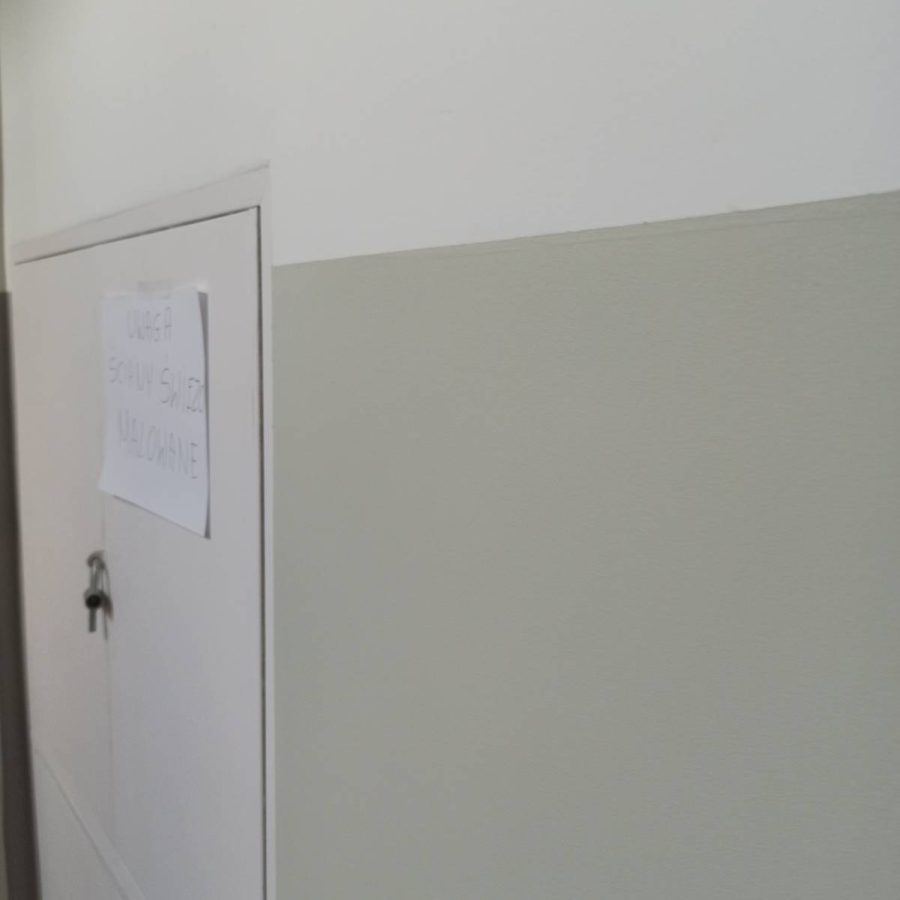 Odmalowana część przy skrzynce