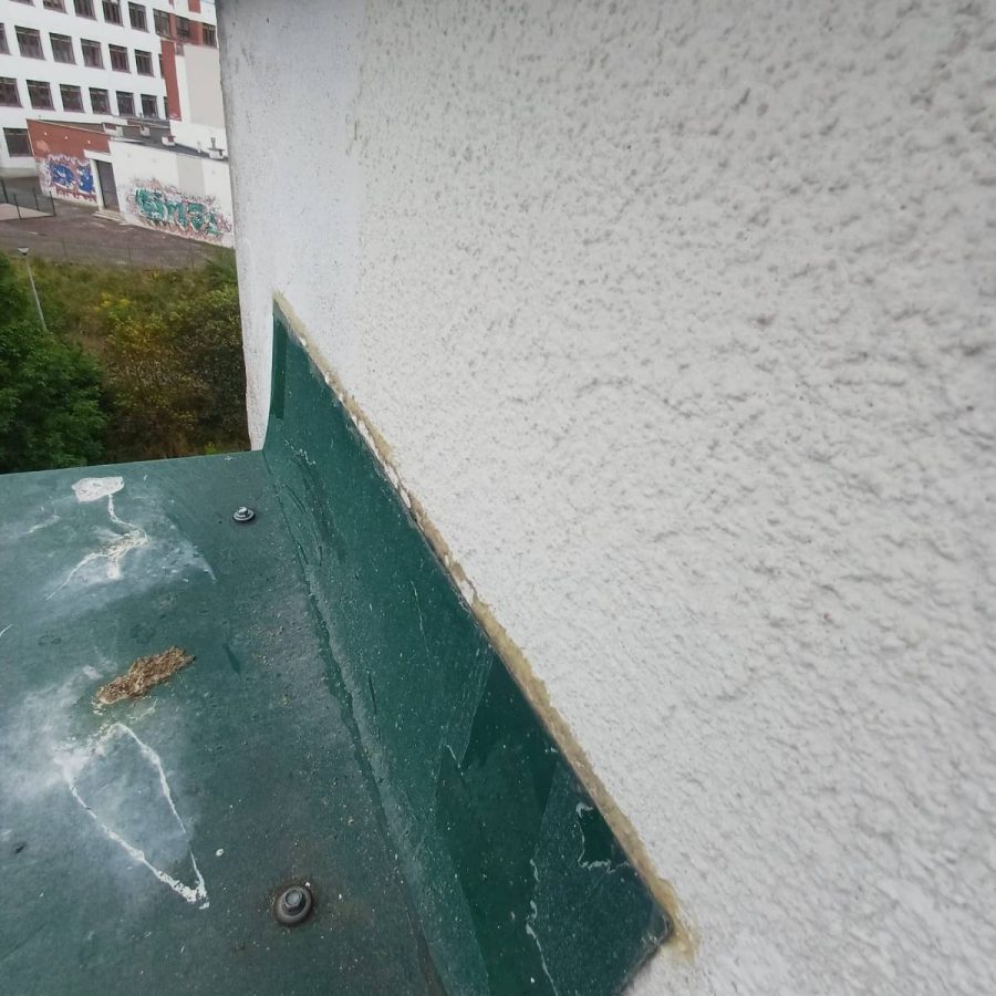 Nieszczelne mocowanie opierzenia